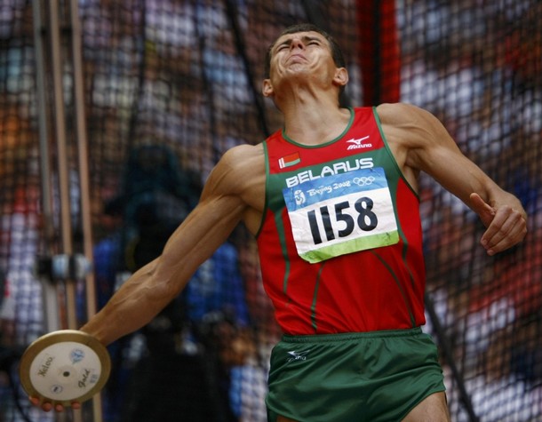 Mikalai Shubianok of Belarus competes during his discus throw at the Olympic Games Beijing 2008 / Reuters Pictures